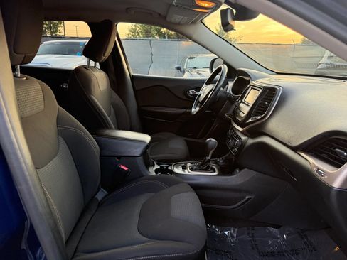 Used 2016 Jeep Cherokee Latitude AWD/4WD image 18