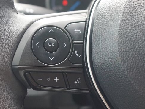 Used 2025 Toyota RAV4 XLE AWD/4WD image 10