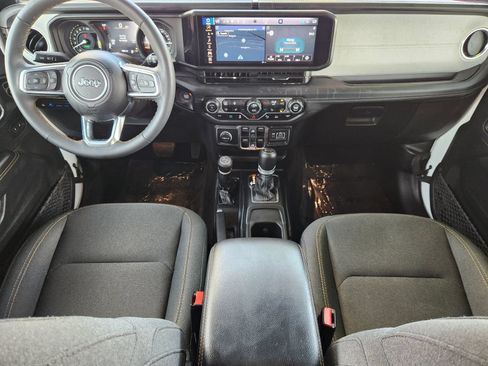 Used 2024 Jeep Wrangler Unlimited Sahara w/ Technology Group AWD/4WD image 37