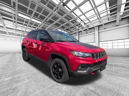 Used 2024 Jeep Compass Trailhawk AWD/4WD image 1