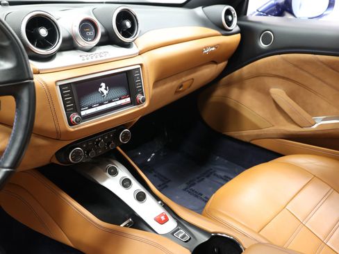 Used 2017 Ferrari California T image 58