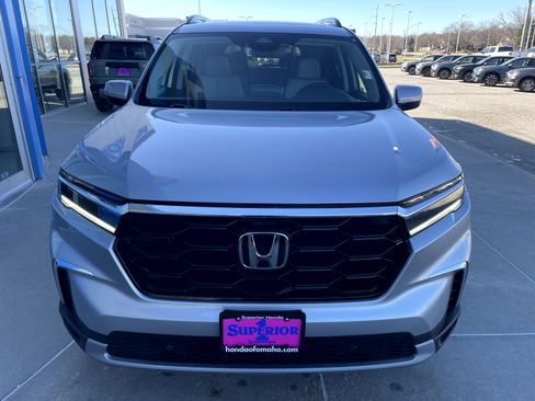 Used 2023 Honda Pilot Touring image 5
