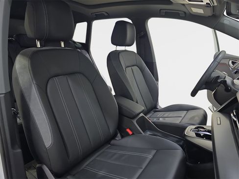 Certified 2024 Audi Q4 e-tron Prestige image 12