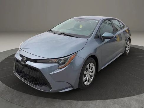 Used 2022 Toyota Corolla LE FWD image 3