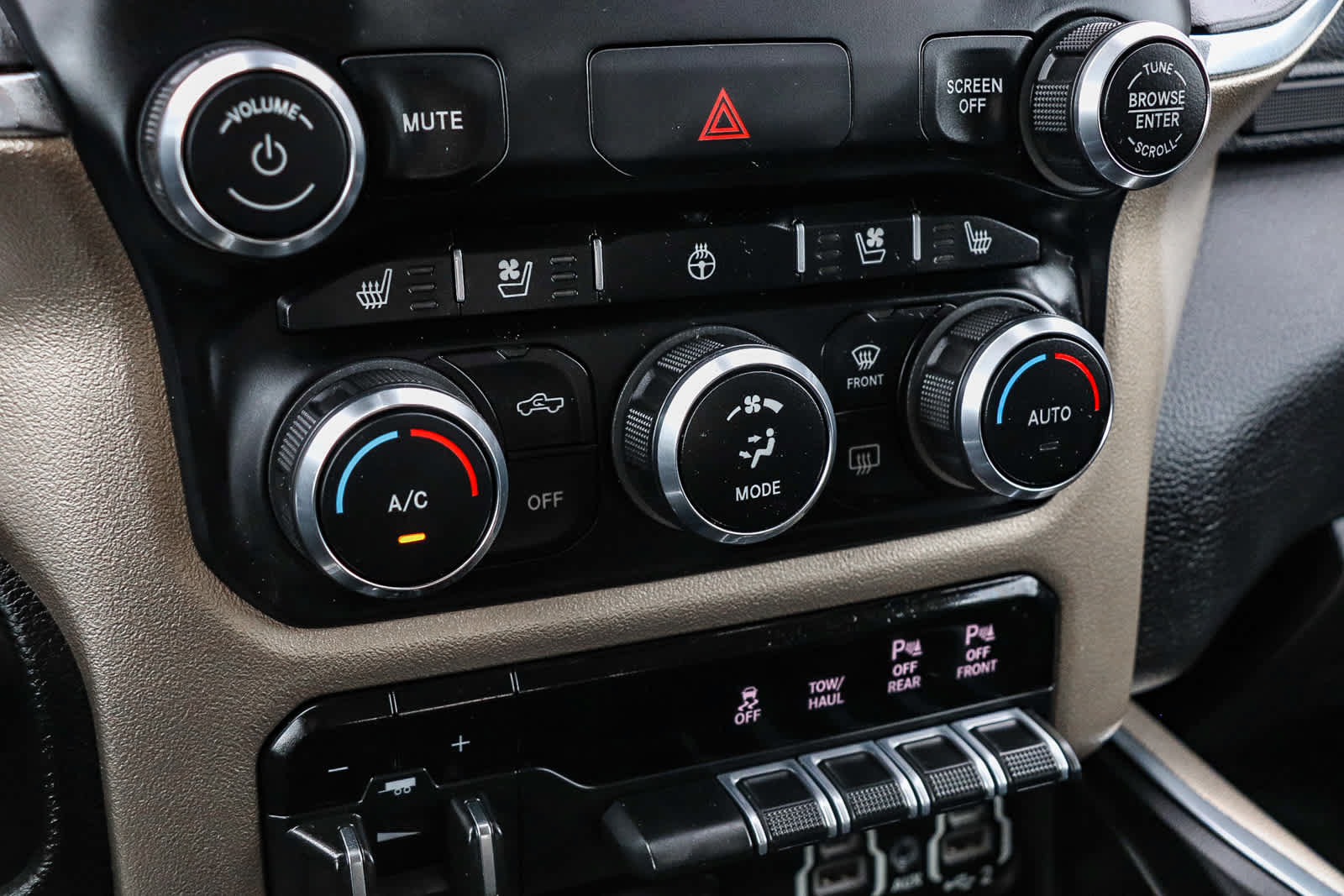 Used 2019 RAM 1500 Laramie AWD/4WD image 21