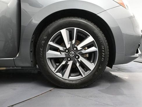 Used 2021 Nissan Versa SV image 14