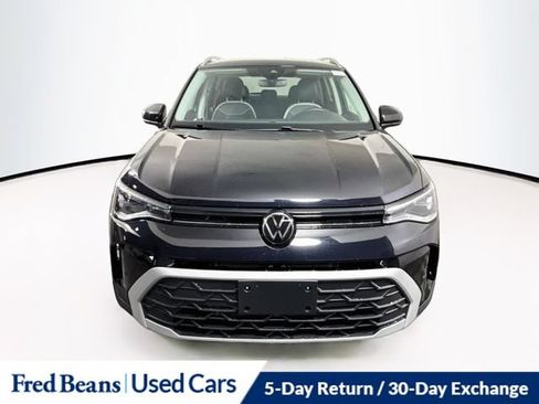 Used 2025 Volkswagen Taos SE AWD/4WD image 2
