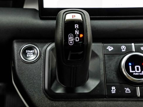Used 2025 Land Rover Defender 110 S image 28