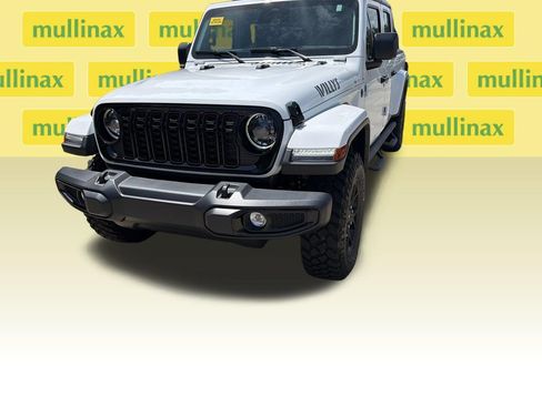 Used 2026 Jeep Gladiator Sport AWD/4WD image 12