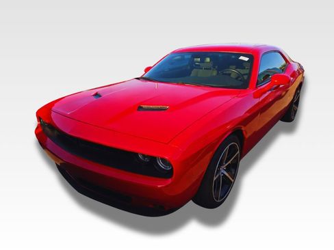 Used 2018 Dodge Challenger SXT w/ Blacktop Package image 1