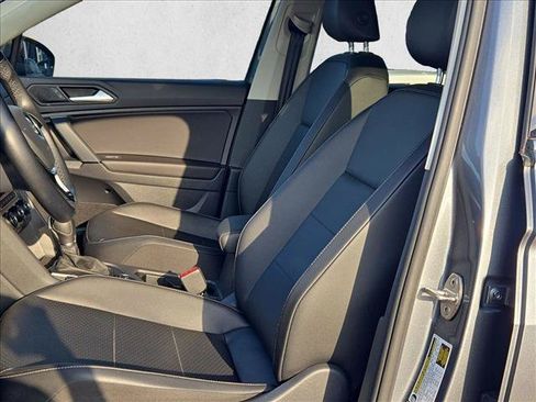 Used 2019 Volkswagen Tiguan SE w/ Panoramic Sunroof Package AWD/4WD image 15