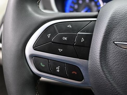 Certified 2024 Chrysler Pacifica Touring-L FWD image 29