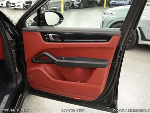 Used 2021 Porsche Cayenne S image 40