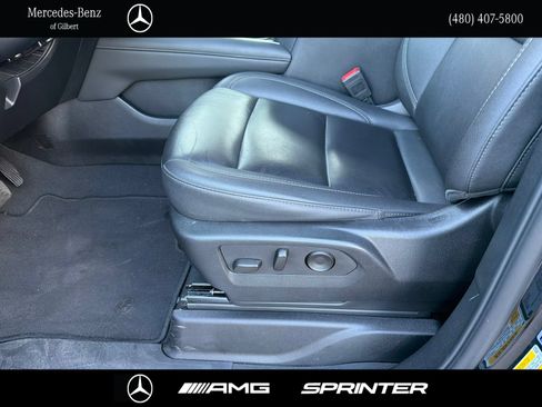 Used 2025 Chevrolet Suburban LT w/ Comfort Package RWD image 14