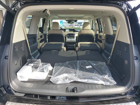 New 2026 Nissan Armada Platinum image 5