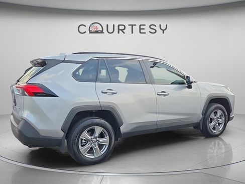 Used 2025 Toyota RAV4 XLE w/ Convenience Package FWD image 5