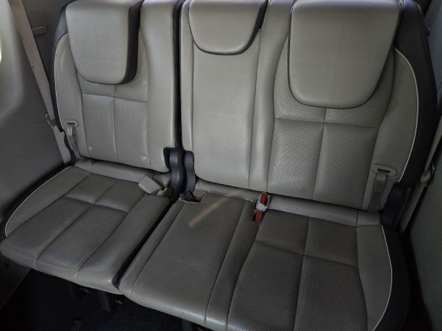 Used 2017 Kia Sedona LX w/ LX Essentials Premium Package FWD image 12