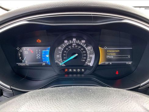 Used 2019 Ford Fusion SE image 12