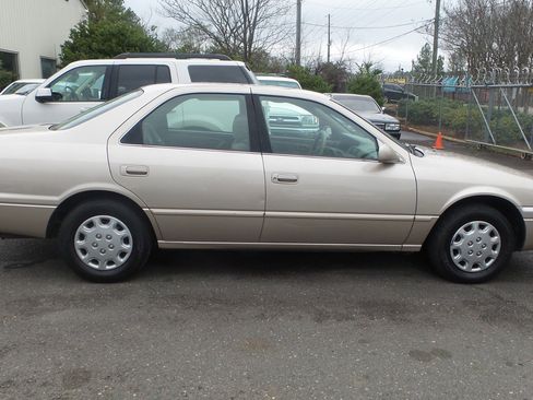 Used 1998 Toyota Camry LE image 6