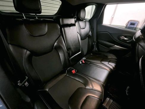 Used 2020 Jeep Cherokee Latitude Plus image 27