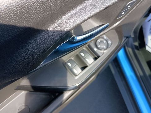 Used 2025 Chevrolet Trax RS w/ Sunroof Package image 19