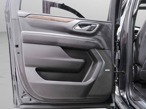 Used 2023 Chevrolet Suburban Premier w/ Advanced Technology Package AWD/4WD image 26