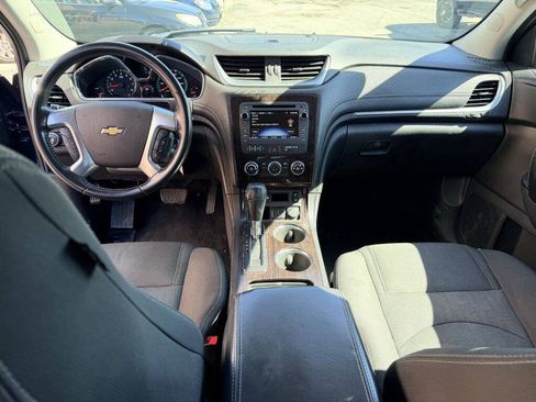 Used 2017 Chevrolet Traverse LT FWD image 9