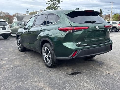 Used 2023 Toyota Highlander XLE AWD/4WD image 5