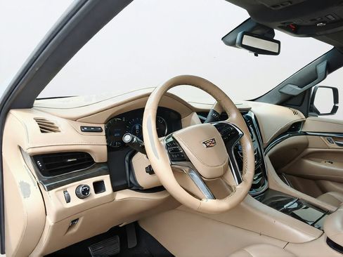 Used 2020 Cadillac Escalade ESV Platinum RWD image 21
