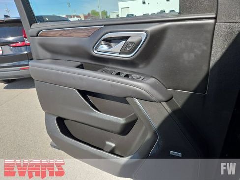 Used 2023 Chevrolet Tahoe Z71 w/ Luxury Package AWD/4WD image 19