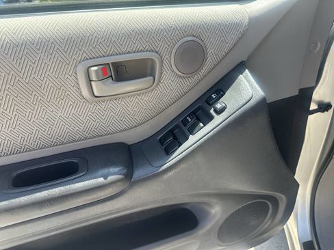 Used 2003 Toyota Highlander 4WD V6 image 10
