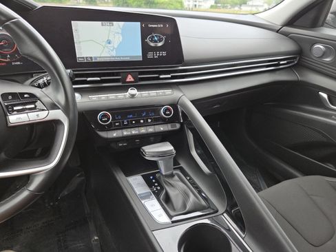 Used 2025 Hyundai Elantra SEL FWD image 33