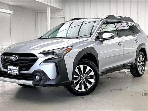 Used 2023 Subaru Outback Touring AWD/4WD image 2
