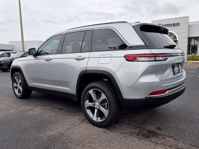 New 2026 Jeep Grand Cherokee Limited w/ Luxury Tech Group II RWD image 6