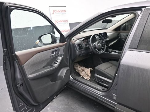 Used 2023 Nissan Rogue SV image 16