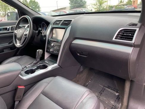 Used 2015 Ford Explorer XLT w/ Equipment Group 202B AWD/4WD image 23