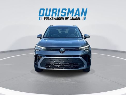 Used 2025 Volkswagen Taos SE AWD/4WD image 3