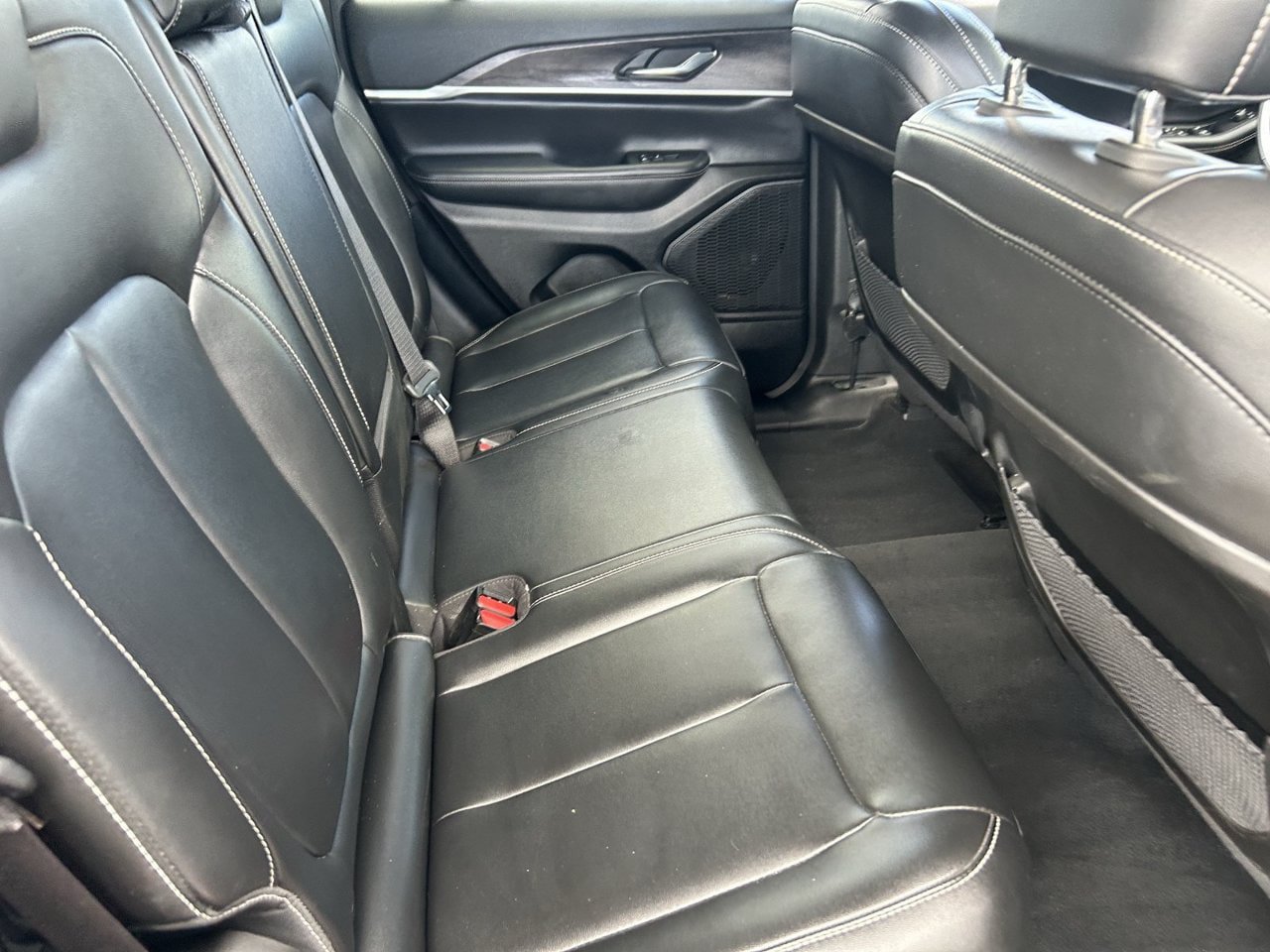 Used 2023 Jeep Grand Cherokee Limited AWD/4WD image 14