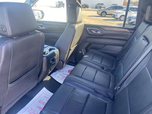 Used 2023 Chevrolet Suburban LT image 11