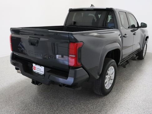 Certified 2025 Toyota Tacoma SR5 AWD/4WD image 7