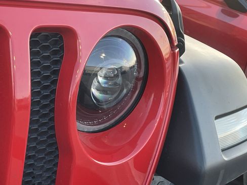 Used 2018 Jeep Wrangler Unlimited Sport image 8