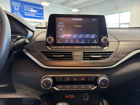 Used 2025 Nissan Altima 2.5 SV FWD image 16
