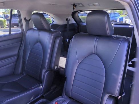 Used 2023 Toyota Highlander XLE image 31