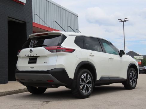 Used 2021 Nissan Rogue SV FWD image 4