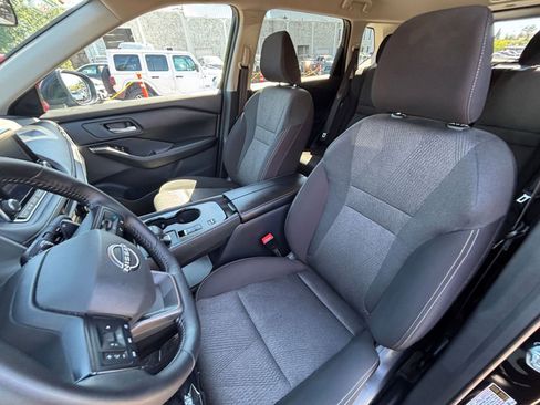 Used 2025 Nissan Rogue SV FWD image 38