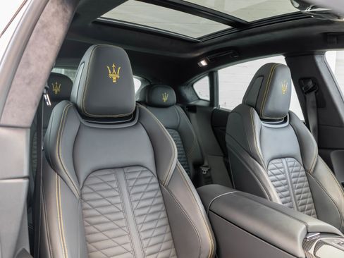 Used 2022 Maserati Levante F Tributo image 41