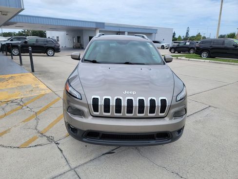 Used 2018 Jeep Cherokee Latitude AWD/4WD image 8