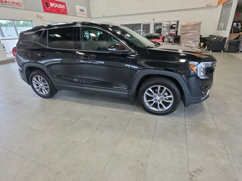 Used 2022 GMC Terrain SLT w/ Infotainment Package II AWD/4WD image 7