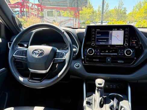 Used 2022 Toyota Highlander XSE AWD/4WD image 28