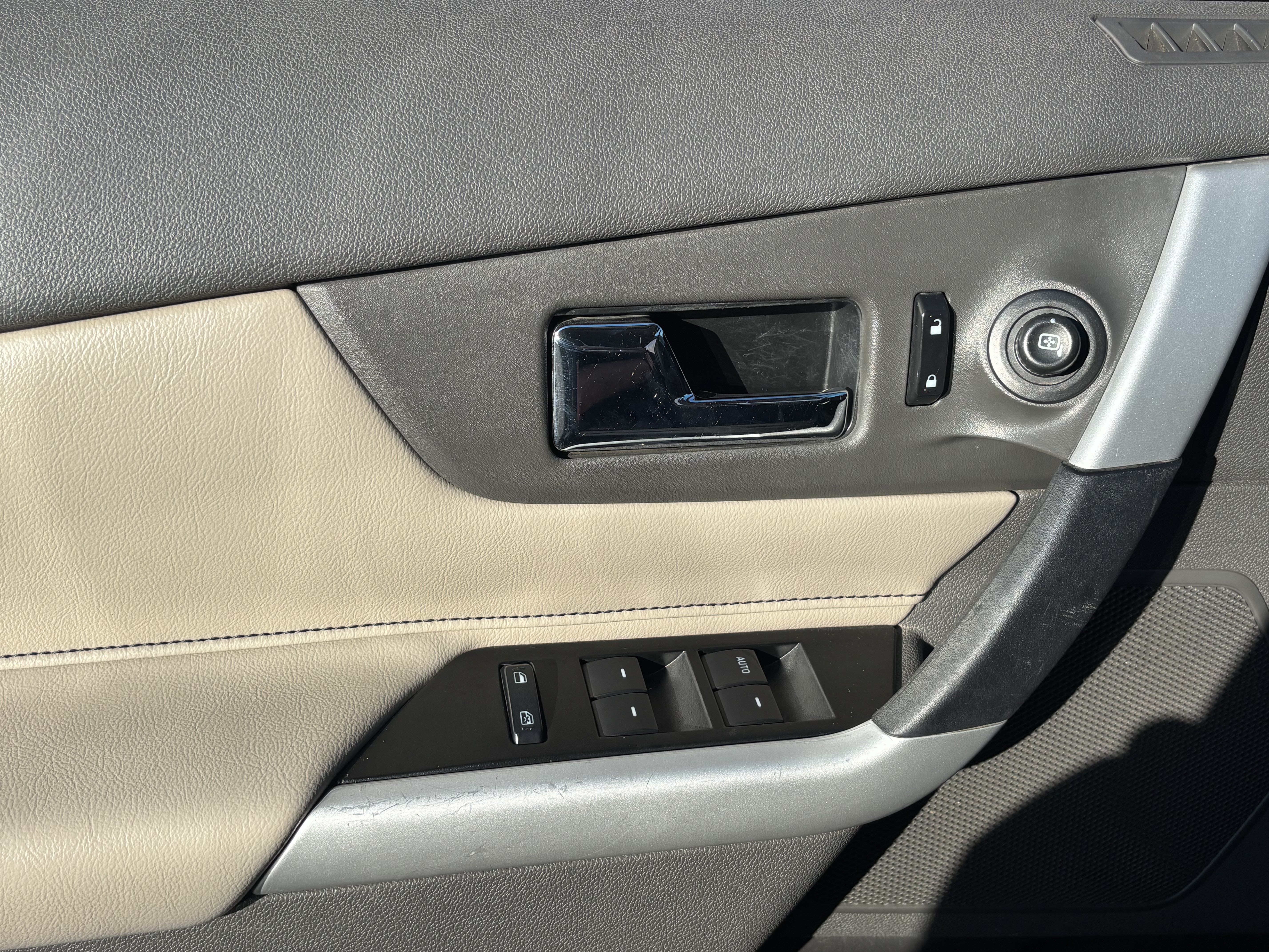 Used 2012 Ford Edge SEL FWD image 23